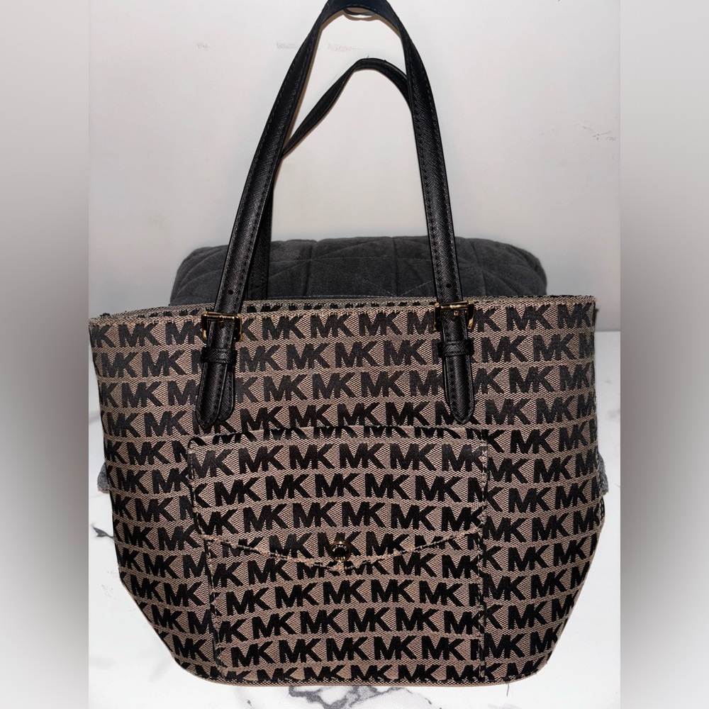 MICHAEL KORS JET SET MK Signature Black Jacquard MD PKT MF Tote Bag